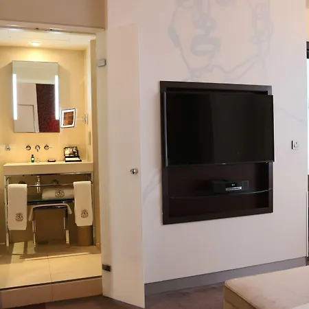 Sofitel Legend The Grand 5*